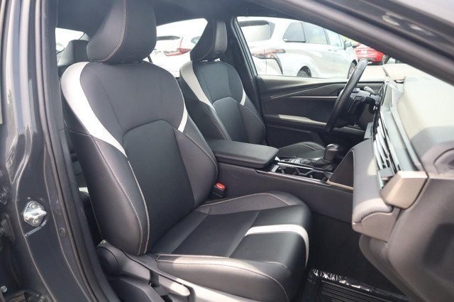 Toyota Camry Vehicle Full-screen Gallery Image 21
