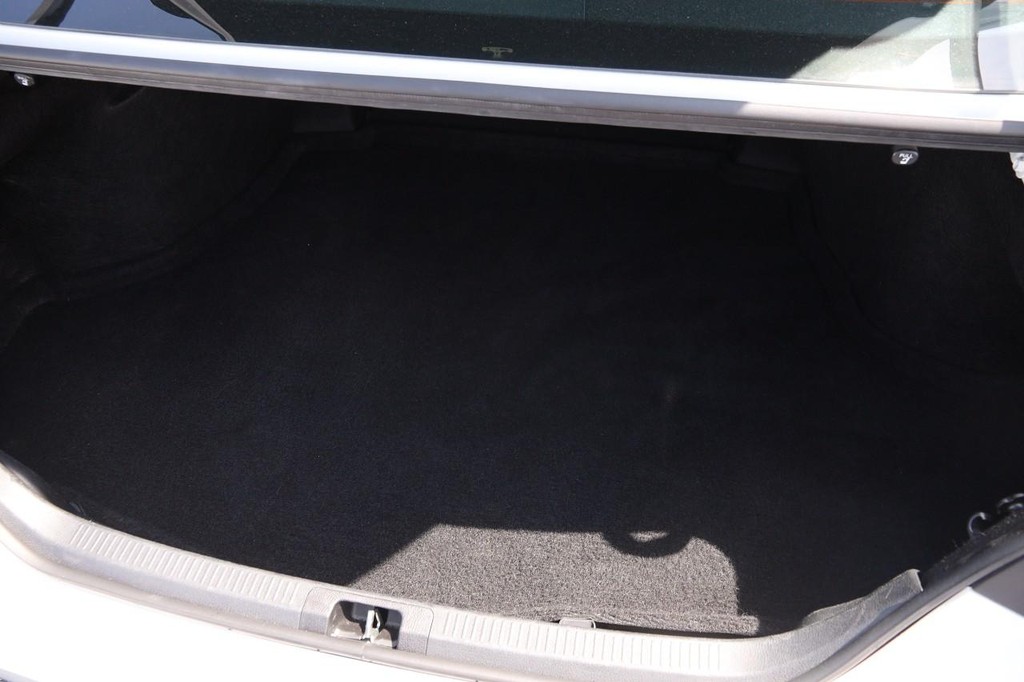 Toyota Camry Vehicle Full-screen Gallery Image 7