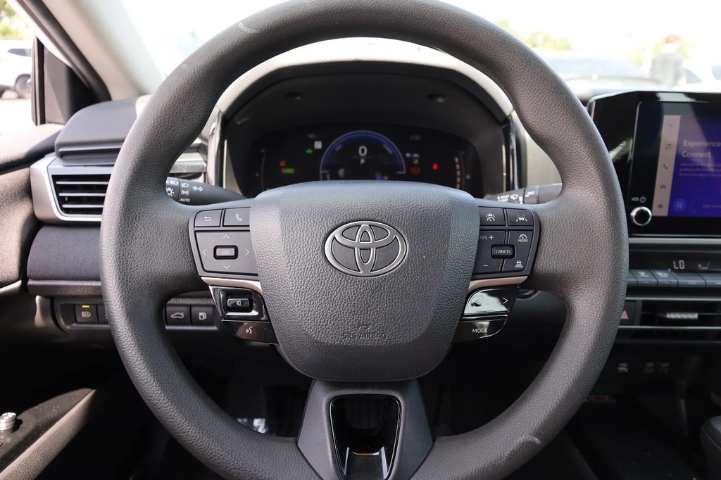 Toyota Camry Vehicle Full-screen Gallery Image 10