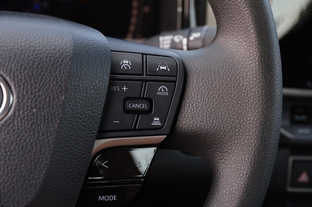 Toyota Camry Vehicle Full-screen Gallery Image 12