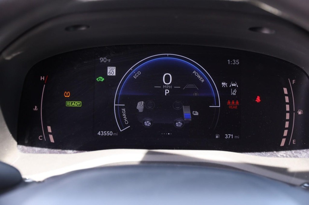 Toyota Camry Vehicle Full-screen Gallery Image 13