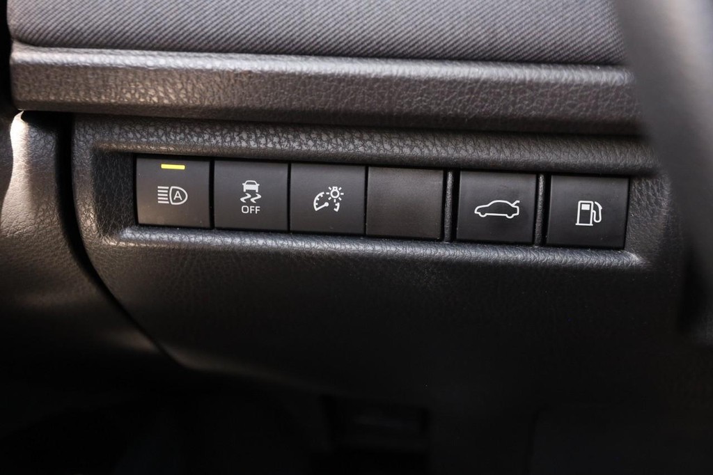Toyota Camry Vehicle Full-screen Gallery Image 20