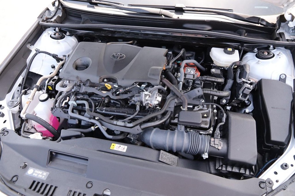 Toyota Camry Vehicle Full-screen Gallery Image 27