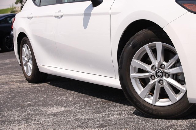 Toyota Camry Vehicle Image 03