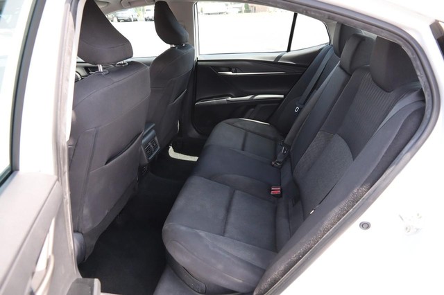Toyota Camry Vehicle Image 09