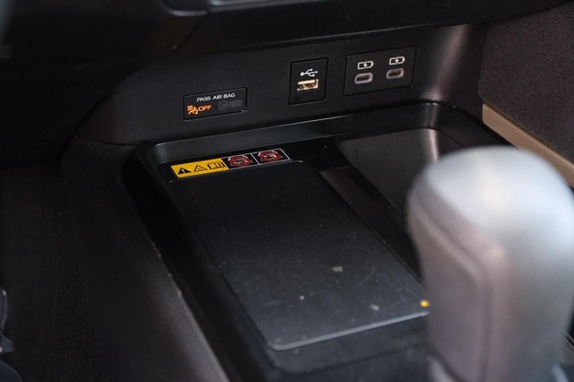 Toyota Camry Vehicle Image 19