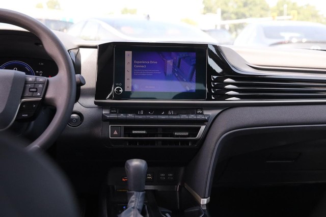 Toyota Camry Vehicle Image 24