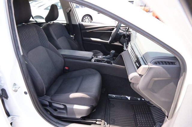 Toyota Camry Vehicle Image 26