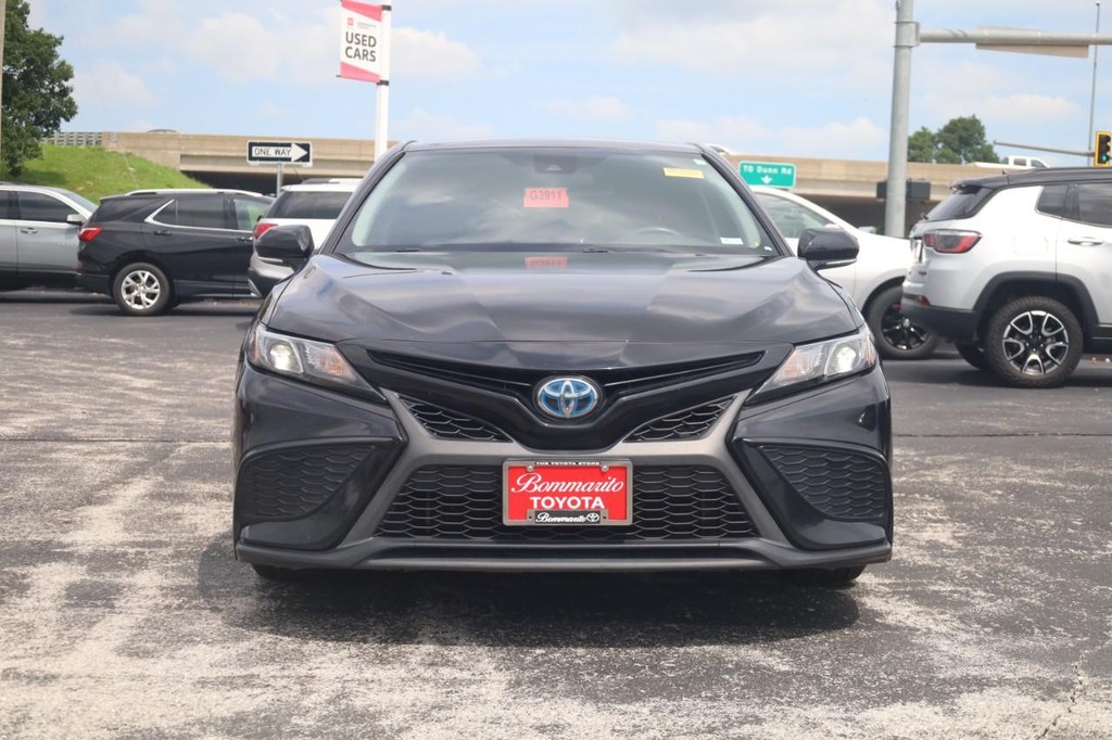 Toyota Camry Vehicle Full-screen Gallery Image 3