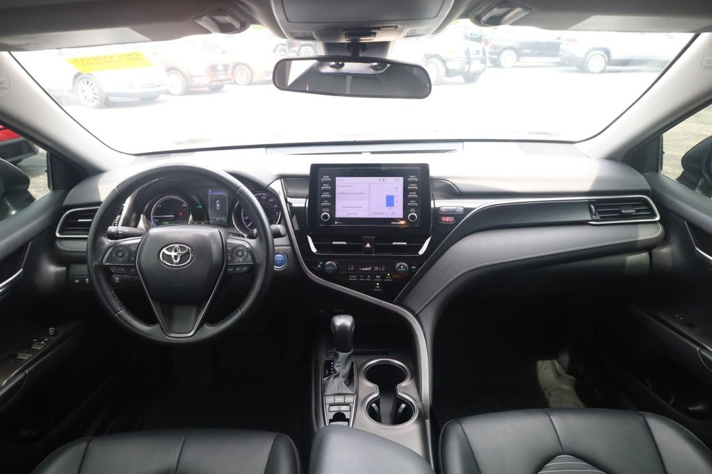 Toyota Camry Vehicle Full-screen Gallery Image 6
