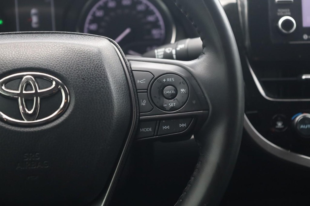 Toyota Camry Vehicle Full-screen Gallery Image 8