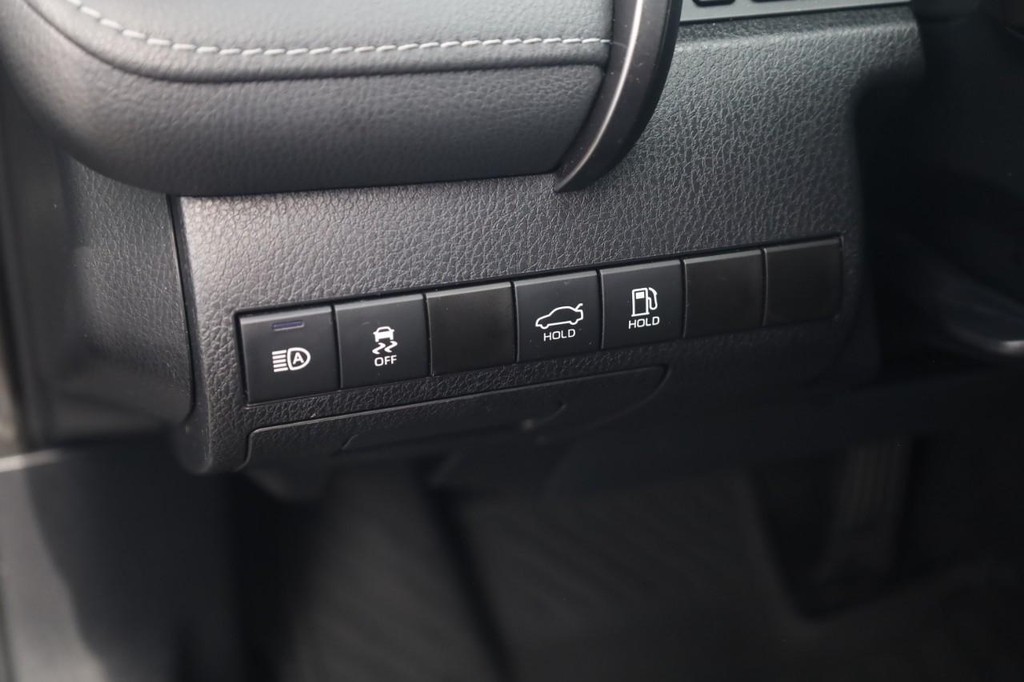 Toyota Camry Vehicle Full-screen Gallery Image 11