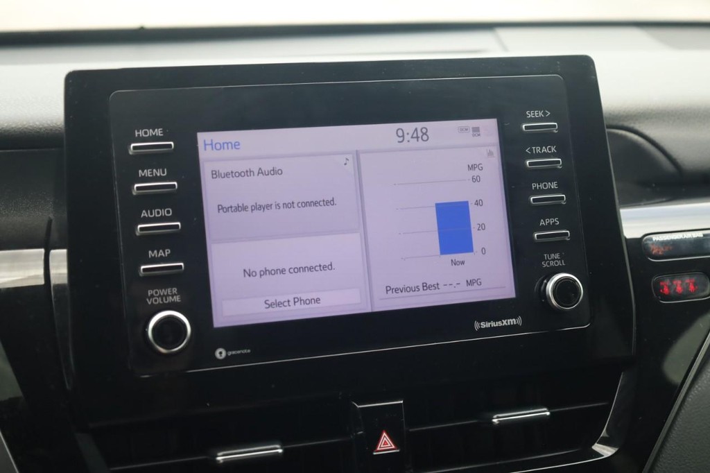Toyota Camry Vehicle Full-screen Gallery Image 13