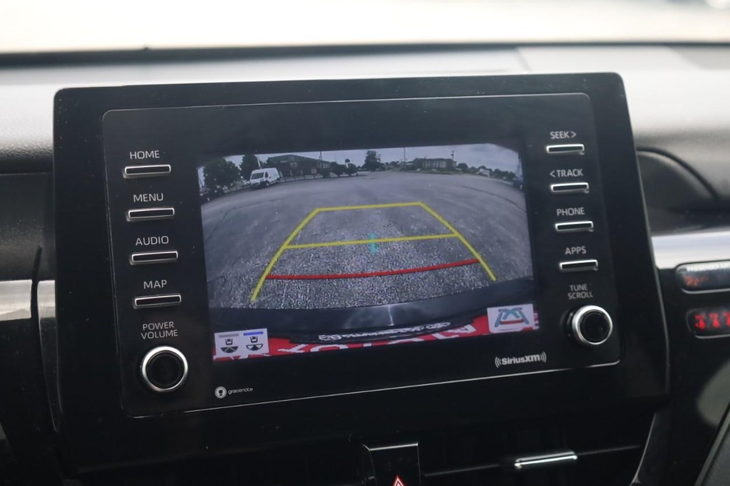 Toyota Camry Vehicle Full-screen Gallery Image 14