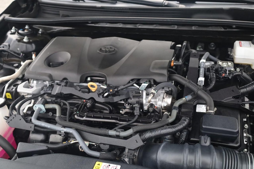 Toyota Camry Vehicle Full-screen Gallery Image 24
