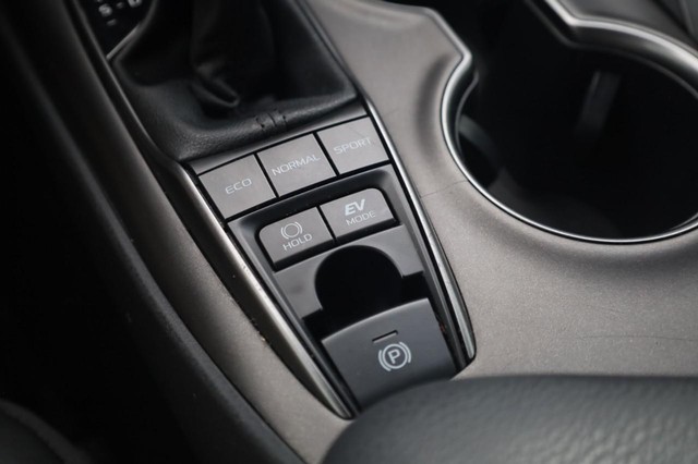 Toyota Camry Vehicle Image 16