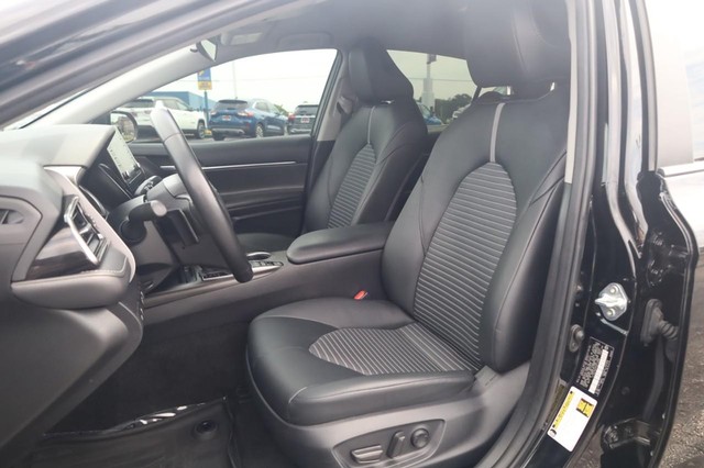 Toyota Camry Vehicle Image 18
