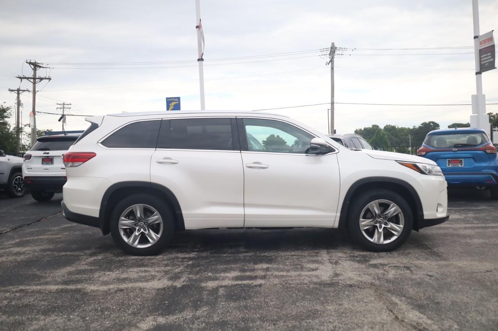 Toyota Highlander Vehicle Full-screen Gallery Image 4