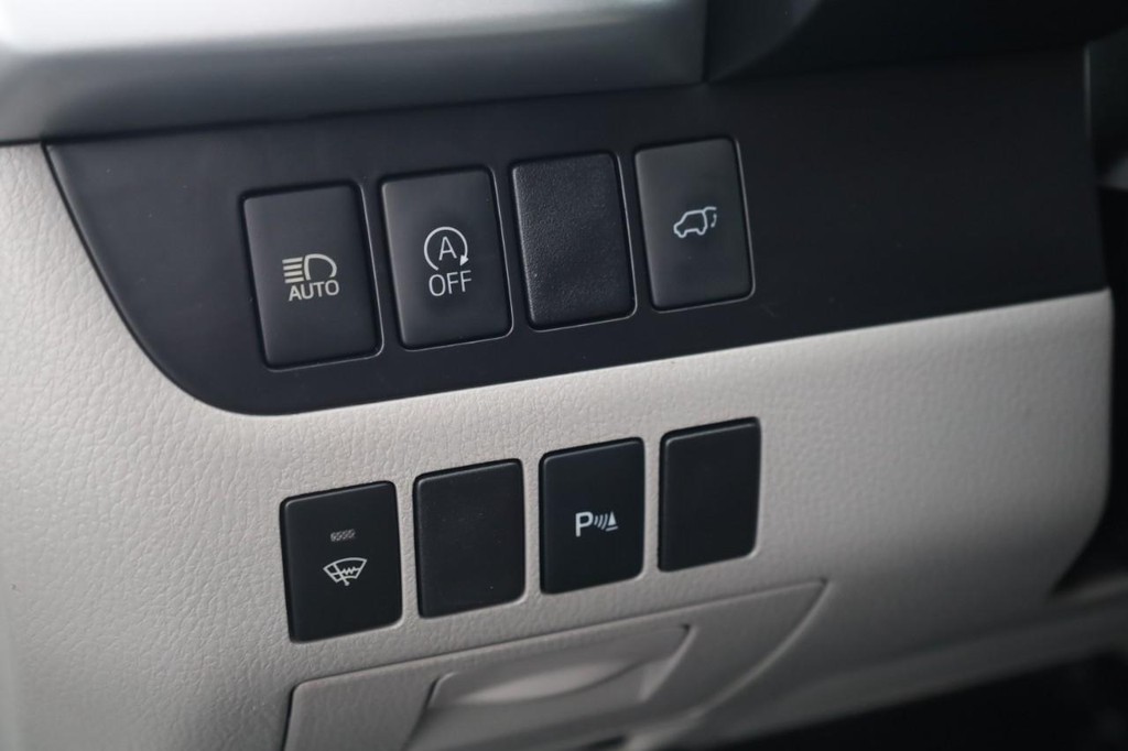 Toyota Highlander Vehicle Full-screen Gallery Image 12