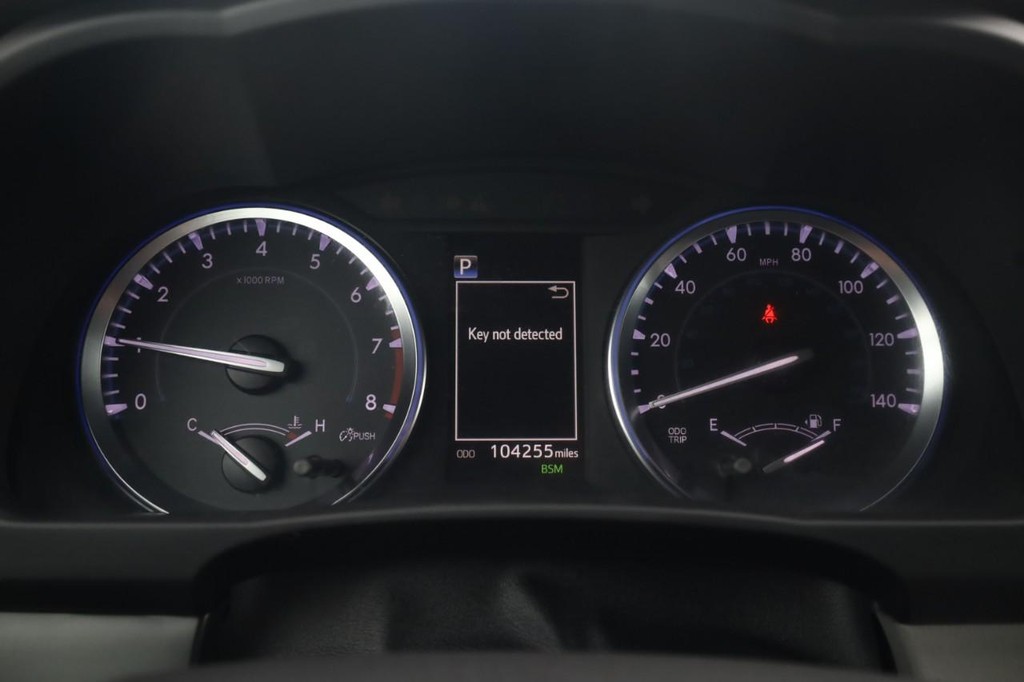 Toyota Highlander Vehicle Full-screen Gallery Image 13
