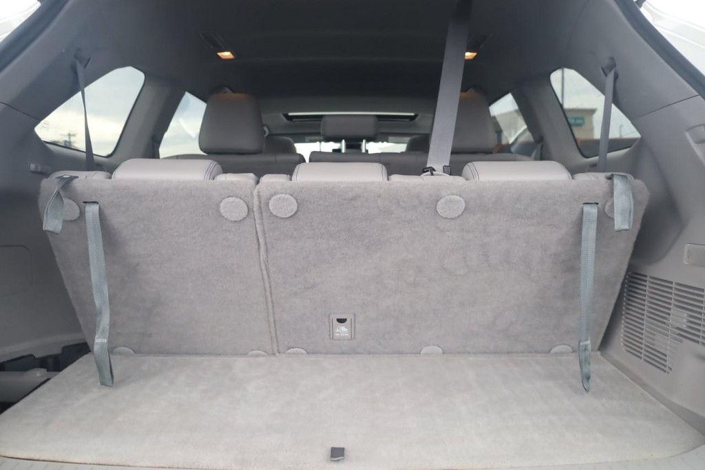 Toyota Highlander Vehicle Full-screen Gallery Image 28