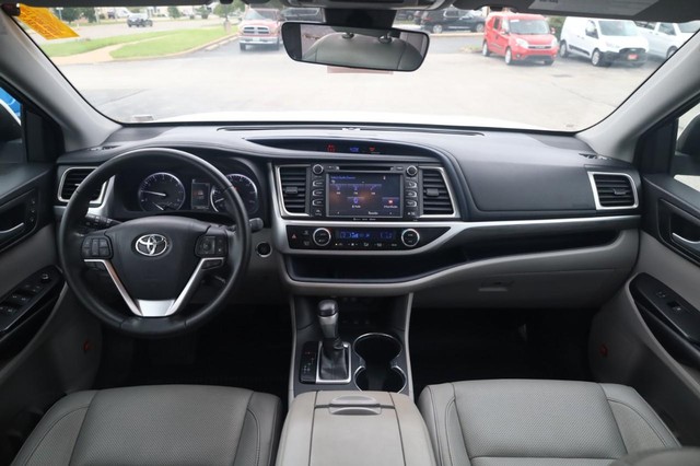 Toyota Highlander Vehicle Image 06