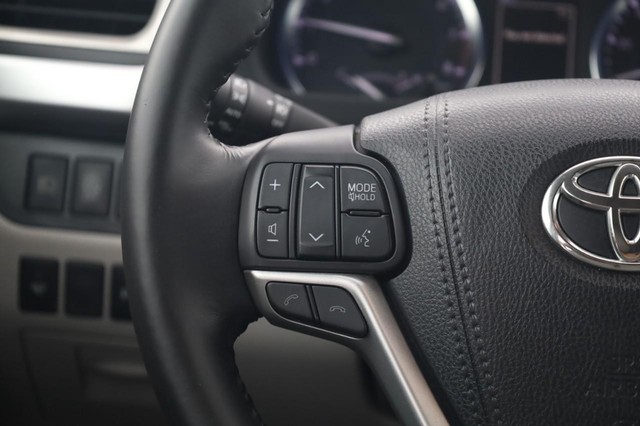Toyota Highlander Vehicle Image 09