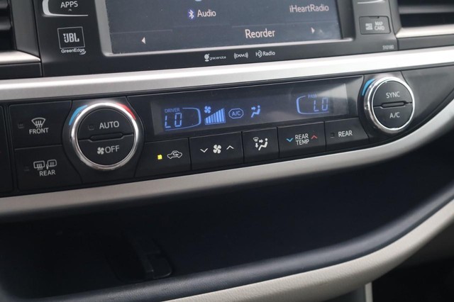 Toyota Highlander Vehicle Image 17
