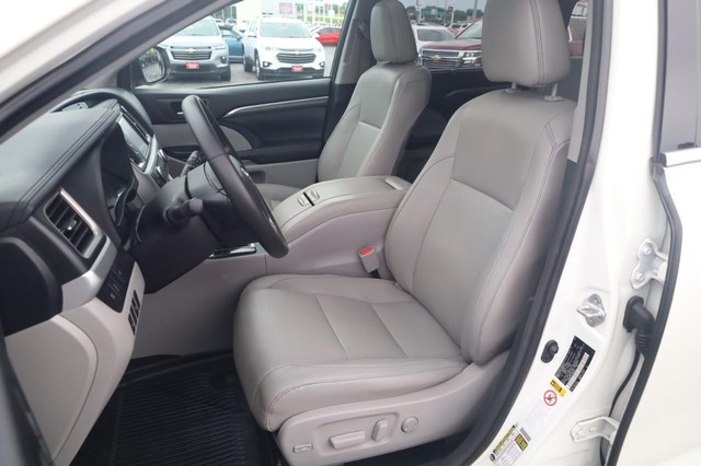 Toyota Highlander Vehicle Image 21