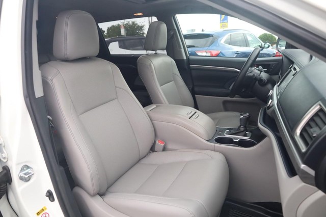 Toyota Highlander Vehicle Image 22