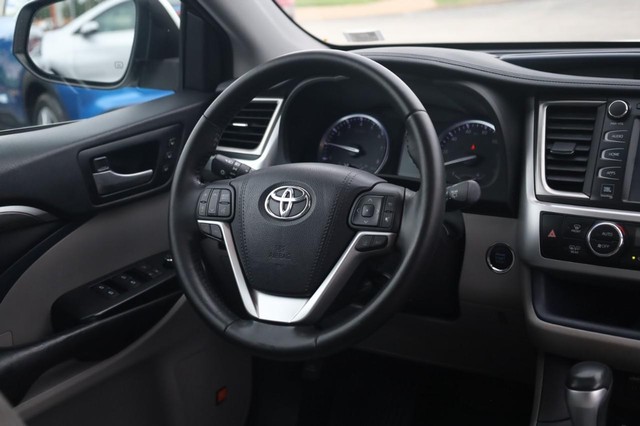 Toyota Highlander Vehicle Image 26