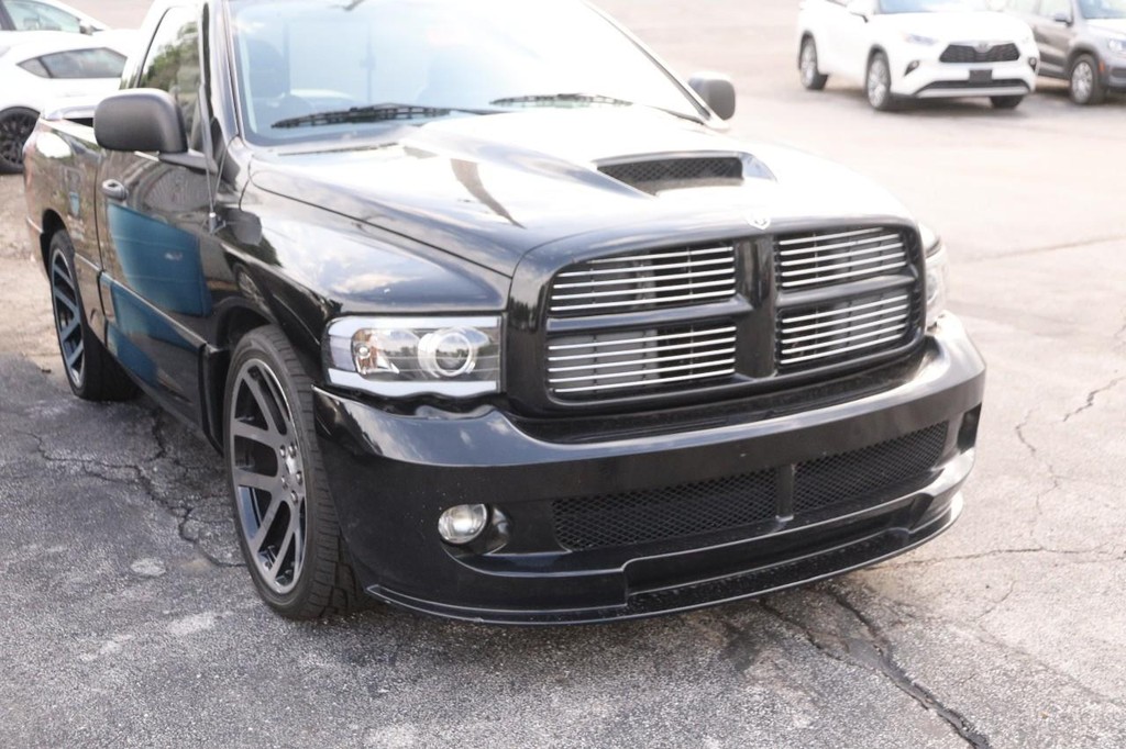 Dodge Ram SRT-10 Vehicle Full-screen Gallery Image 5