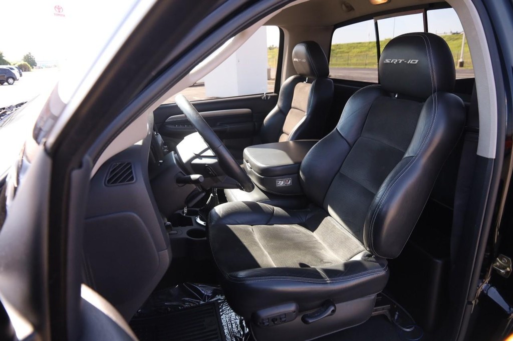 Dodge Ram SRT-10 Vehicle Full-screen Gallery Image 09
