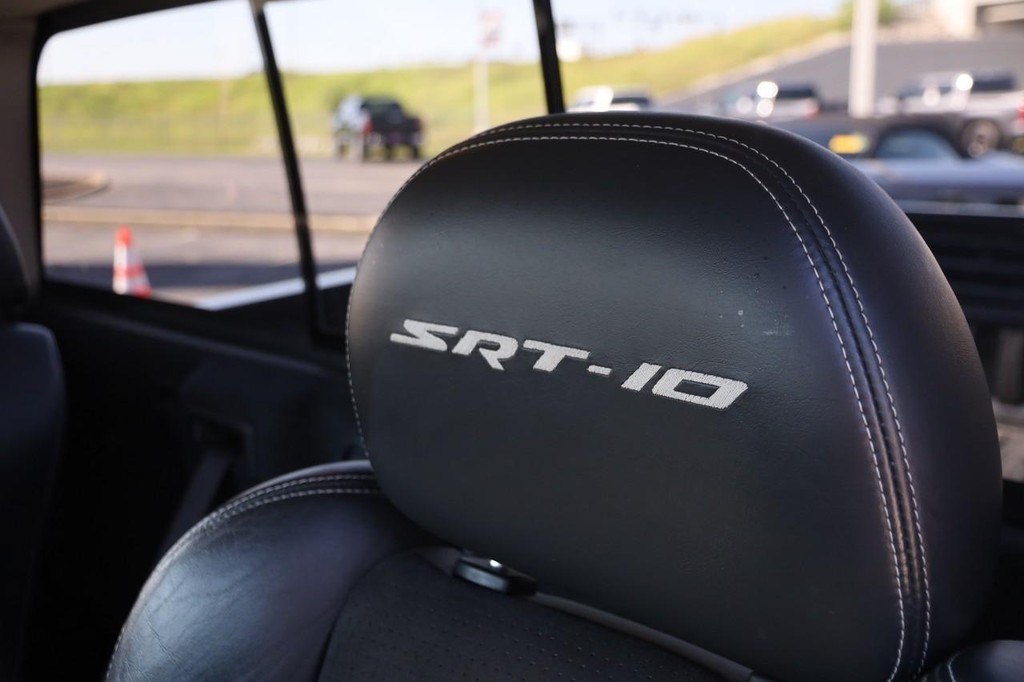 Dodge Ram SRT-10 Vehicle Full-screen Gallery Image 10