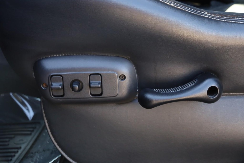 Dodge Ram SRT-10 Vehicle Full-screen Gallery Image 12