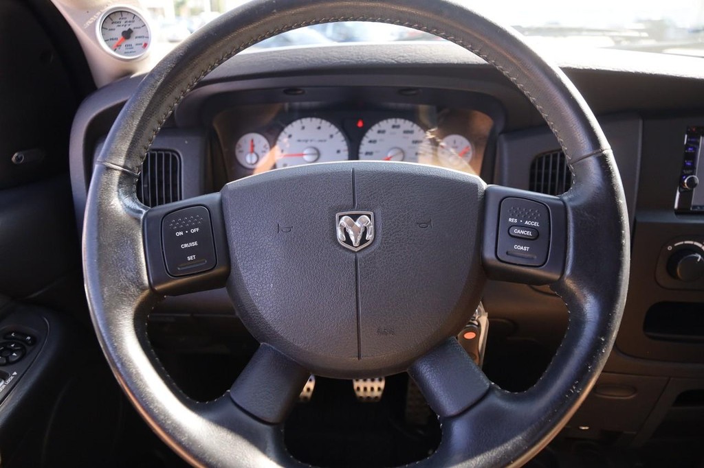 Dodge Ram SRT-10 Vehicle Full-screen Gallery Image 14