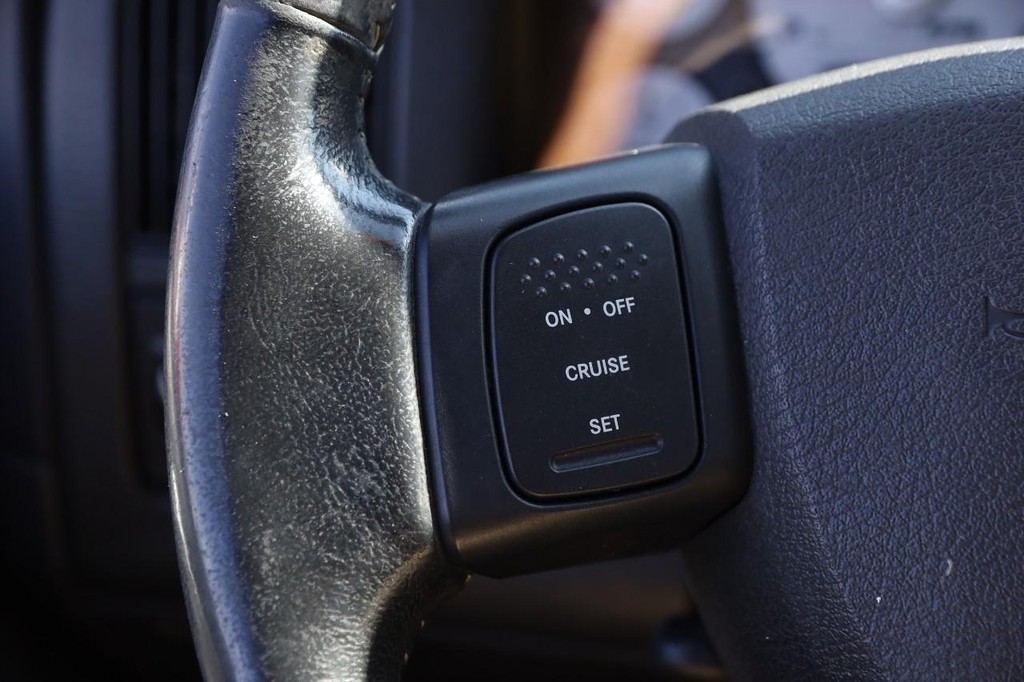Dodge Ram SRT-10 Vehicle Full-screen Gallery Image 15