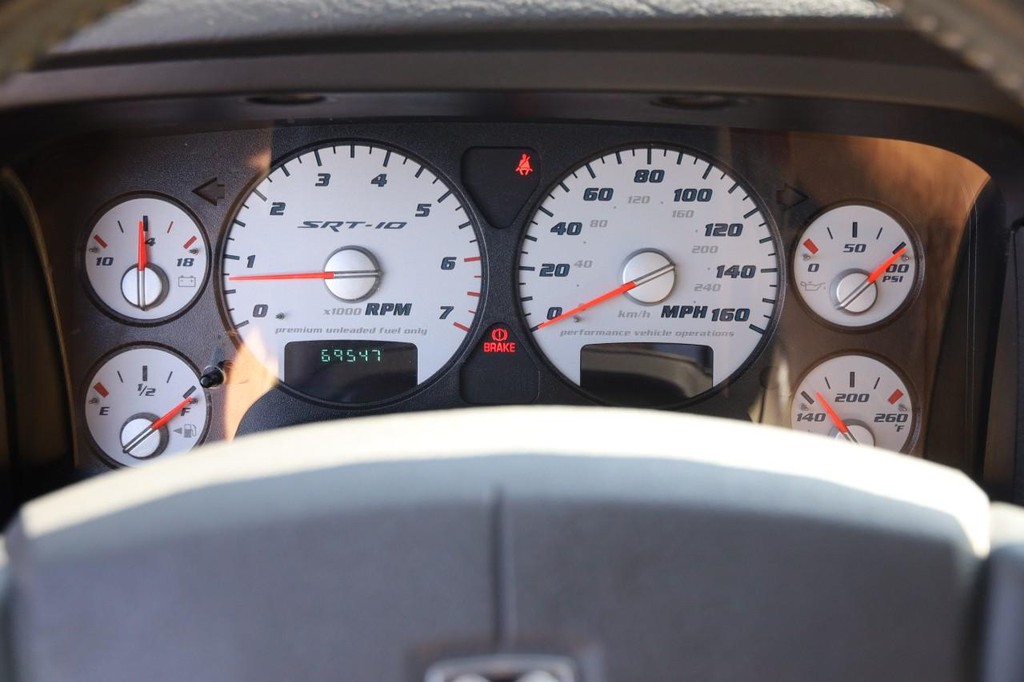 Dodge Ram SRT-10 Vehicle Full-screen Gallery Image 17