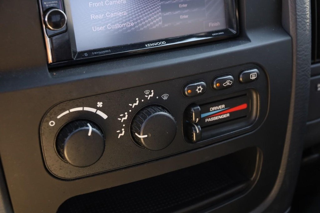Dodge Ram SRT-10 Vehicle Full-screen Gallery Image 21
