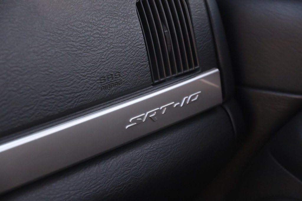 Dodge Ram SRT-10 Vehicle Full-screen Gallery Image 23