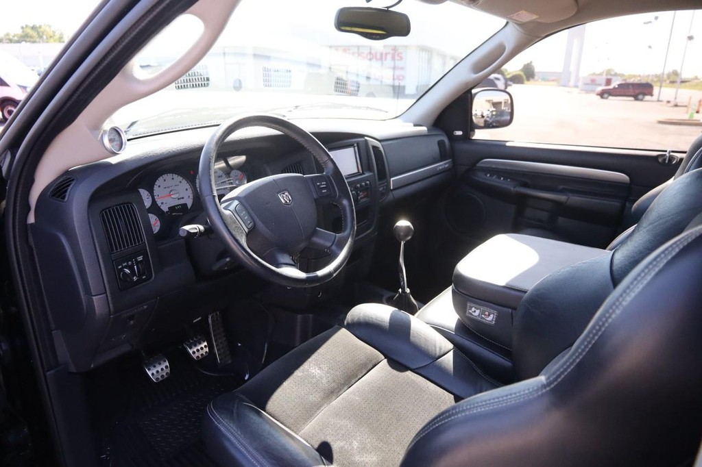 Dodge Ram SRT-10 Vehicle Full-screen Gallery Image 25