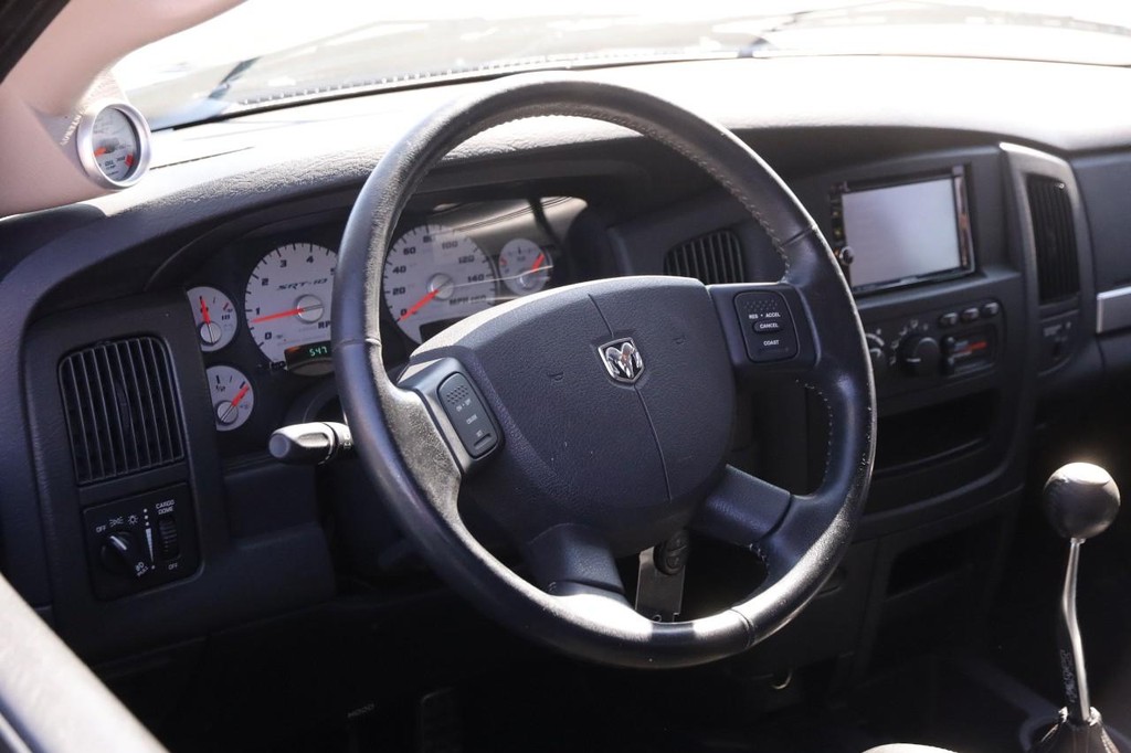 Dodge Ram SRT-10 Vehicle Full-screen Gallery Image 26