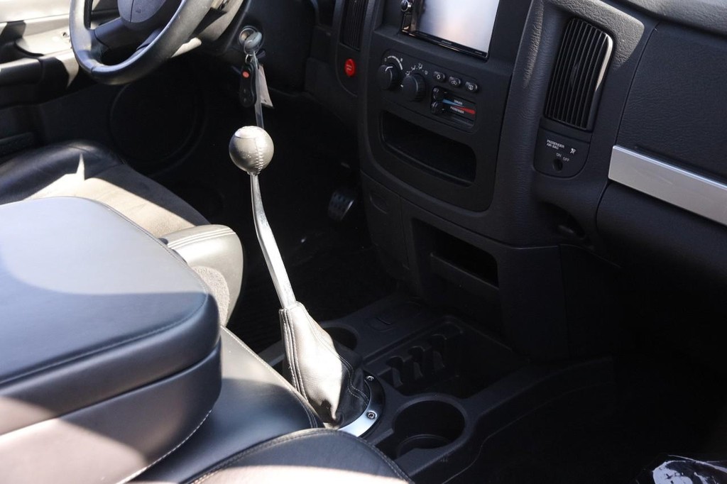 Dodge Ram SRT-10 Vehicle Full-screen Gallery Image 29