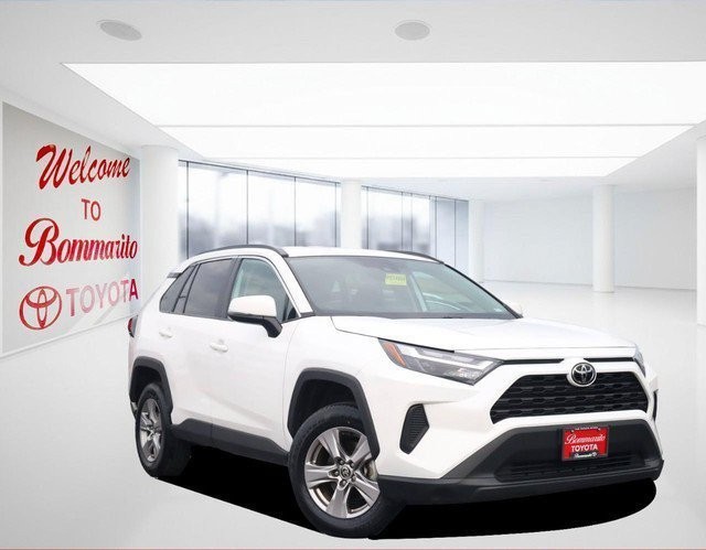 Toyota RAV4 Vehicle Full-screen Gallery Image 2