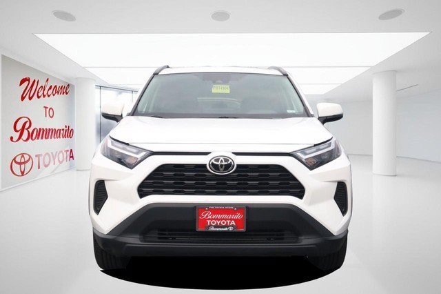 Toyota RAV4 Vehicle Full-screen Gallery Image 4
