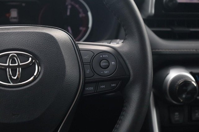 Toyota RAV4 Vehicle Full-screen Gallery Image 10