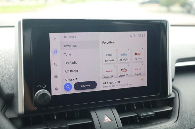 Toyota RAV4 Vehicle Full-screen Gallery Image 14
