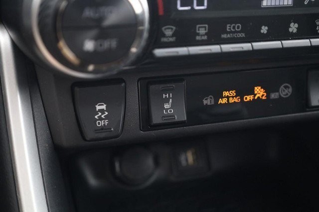 Toyota RAV4 Vehicle Full-screen Gallery Image 17