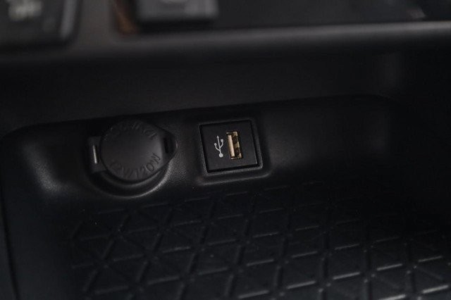 Toyota RAV4 Vehicle Full-screen Gallery Image 18