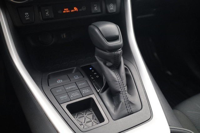 Toyota RAV4 Vehicle Full-screen Gallery Image 20